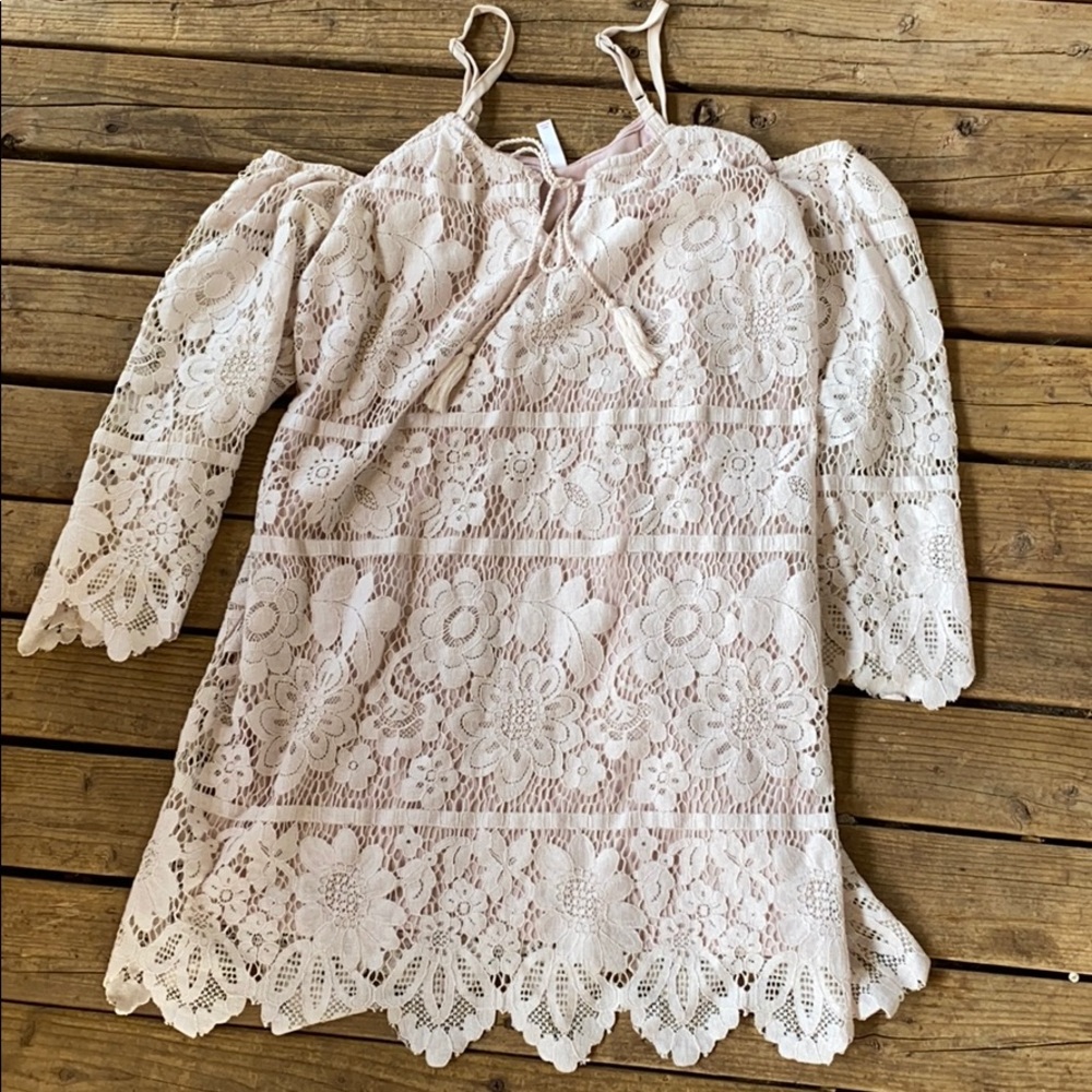 Off shoulder lace dress